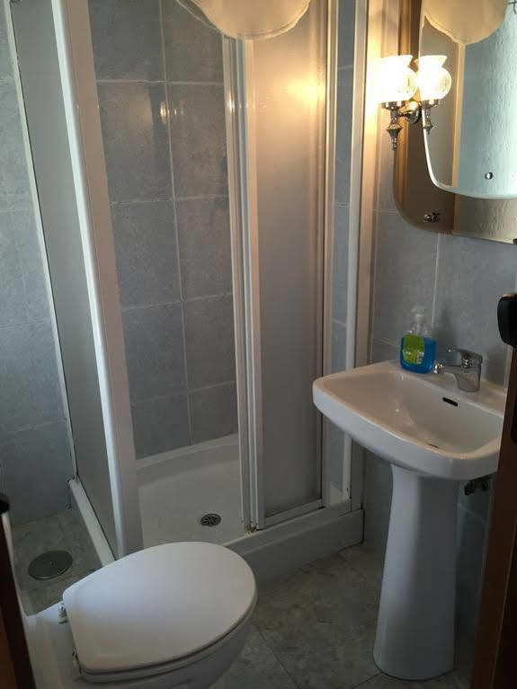Hostal Londres Granada Eksteriør bilde